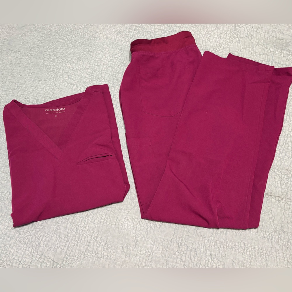 Mandala Scrub Set in Sangria